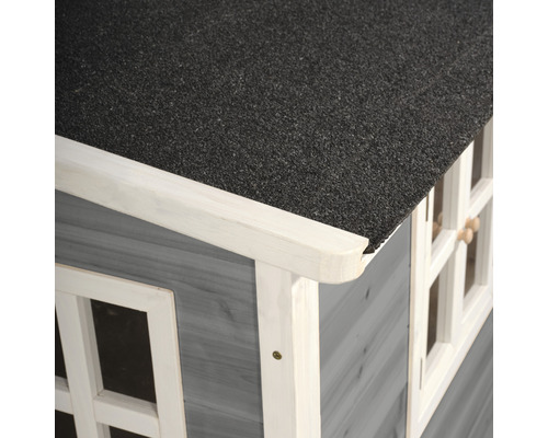 Detailansicht eines Spielhauses mit Bitumendach und Holzrahmen