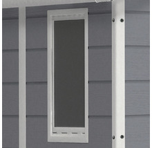 Detailansicht eines Fensters an einem Gartenhaus