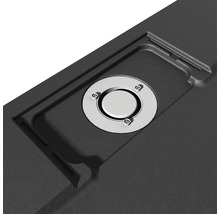 Detailansicht eines Duschwannenablaufs