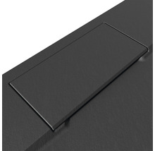 Detailansicht eines schwarzen Abdeckblechs