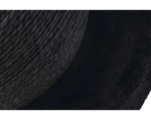 Nahaufnahme eines schwarzen Strohhutes mit gewebter Textur