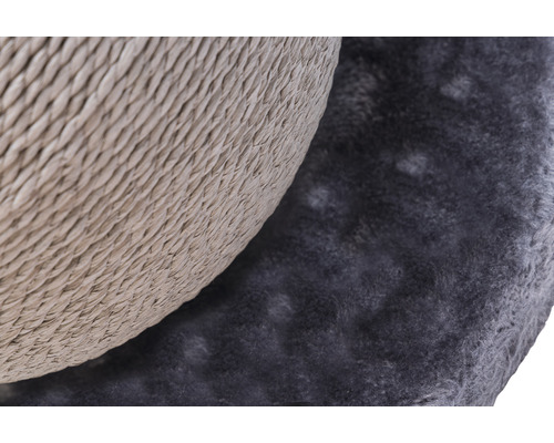 Detailaufnahme eines Kratzbaums mit Sisalstamm und Plüschoberfläche