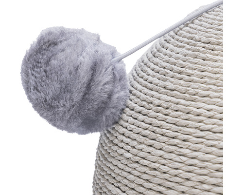 Detailansicht eines Kratzbaums mit Spielball