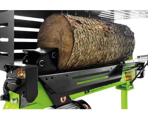 Holzspalter mit einem Holzscheit