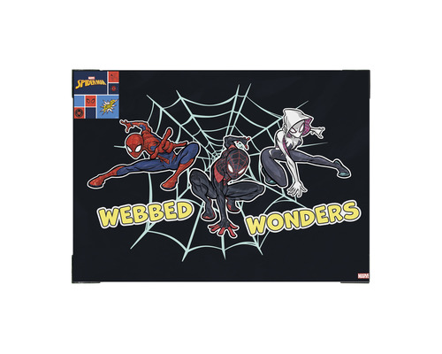 Wandbild mit Spider-Man, Miles Morales und Spider-Gwen vor einem Spinnennetz mit dem Schriftzug Webbed Wonders.