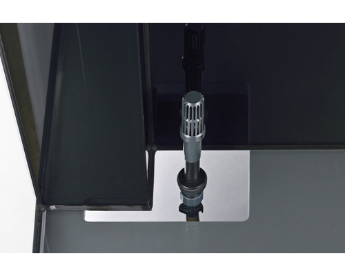 Innenansicht eines Aquariums mit Filter und Schlauchanschluss