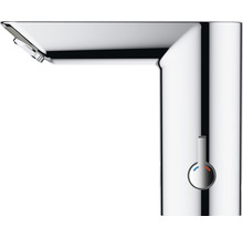 Wasserhahn aus Metall für das Badezimmer