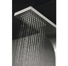 Quadratischer Duschkopf mit Wasserstrahlen.