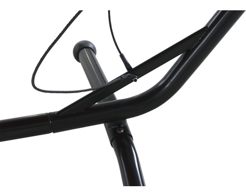 Detailansicht von einem Metallrahmen mit Führungskabel