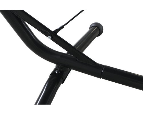 Detailansicht eines schwarzen Hängemattengestells aus Metall.