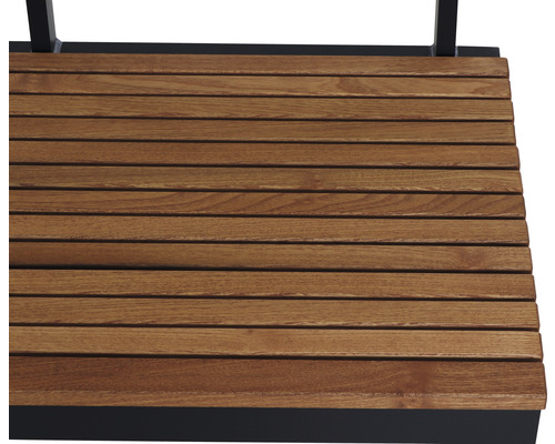 Detailansicht einer Holzbank mit Lattenrost