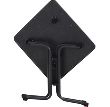 Unteransicht eines quadratischen Klapptisches mit Metallbeinen