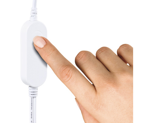 Finger drückt weißen Lichtschalter