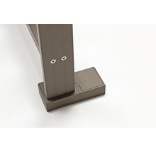 Detailaufnahme eines Pavillonständers mit Schrauben