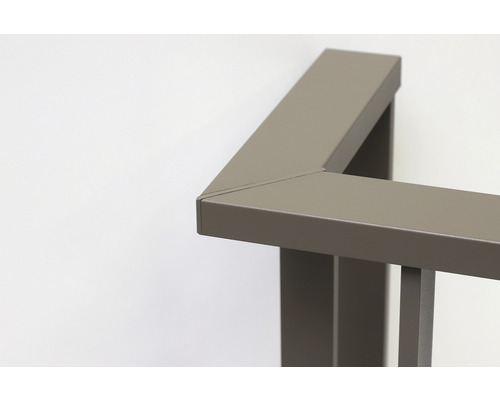 Detailansicht eines Eckbereichs eines Geländers