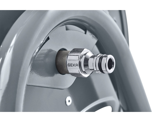 Detailaufnahme einer GEKA-Schlauchkupplung an einer Schlauchtrommel