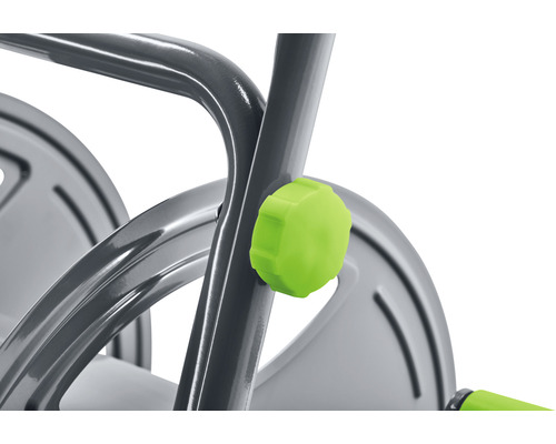 Detailansicht einer Schlauchtrommel mit grüner Feststellschraube