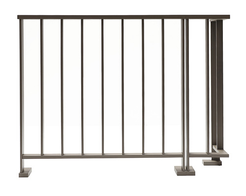 Geländer aus Metall mit vertikalen Streben