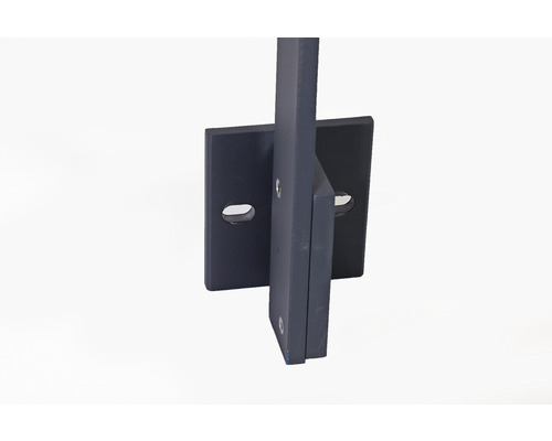 Metallhalterung mit rechteckiger Basis und Befestigungsschlitzen