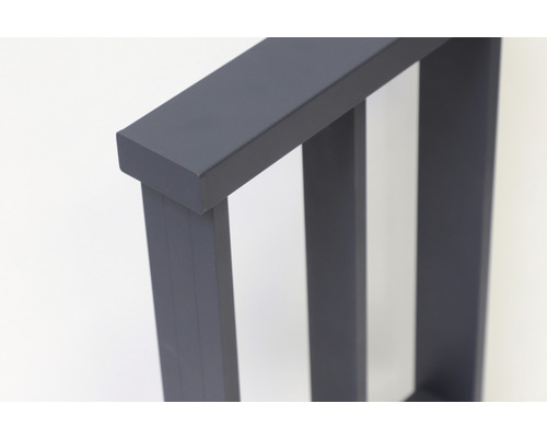 Detailansicht eines Gartenzaunpfostens