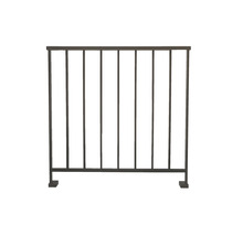 Metallzaun mit vertikalen Stäben