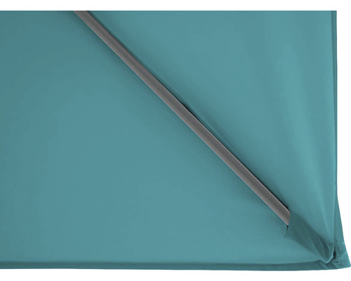 Detailansicht eines Sonnenschirms mit Schirmständer