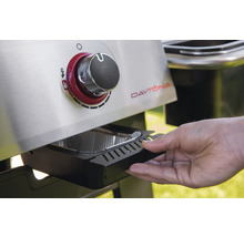 Detailansicht eines Gasgrills mit Fettschublade und Drehknopf