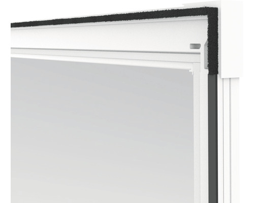 Detailansicht einer weißen Fensterdichtung mit Bürstenprofil