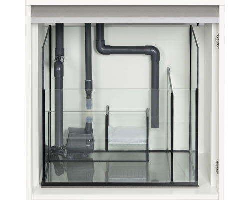 Innenansicht eines Aquarienschranks mit eingebauter Technik