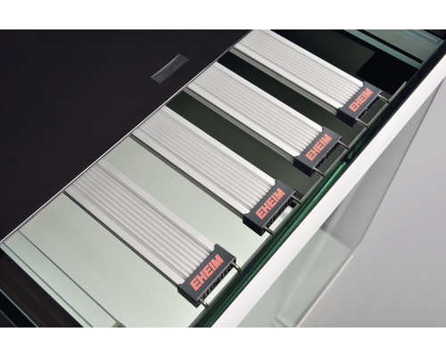 Eheim Logo auf einer Aquarienabdeckung mit LED-Beleuchtung