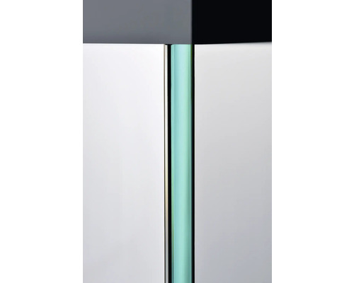 Detailaufnahme eines Glasregals