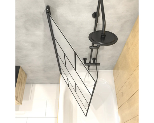 Bad mit Badewannenaufsatz und Duscharmatur