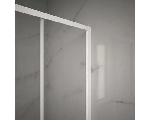 Detailansicht einer Duschkabine mit Rahmen