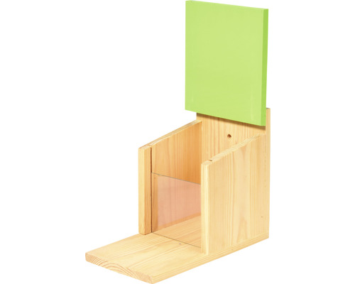 Nistkasten aus Holz mit grüner Platte