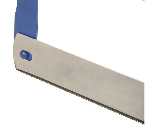 Nahaufnahme einer Metallsäge mit Zähnen