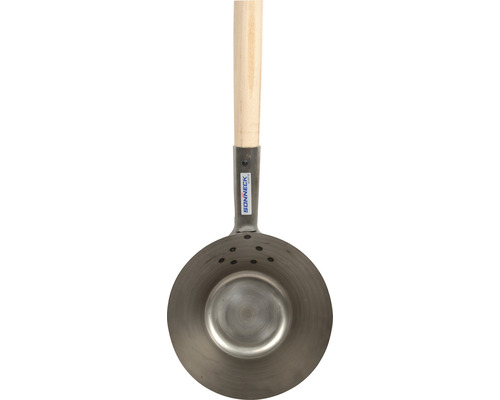 Schöpfkelle aus Metall mit Holzgriff