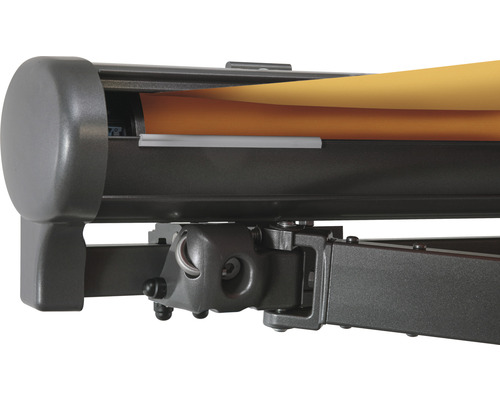 Detailansicht einer Markise mit ausgefahrenem Stoff