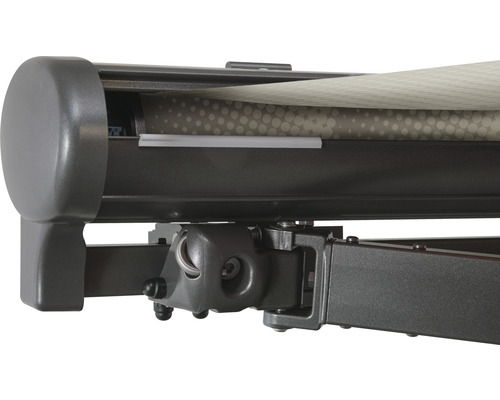 Detailansicht einer Markise mit Gelenkarm