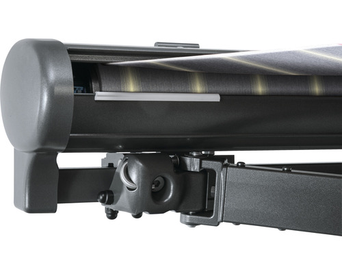 Detailansicht einer Gelenkarmmarkise mit grauem Stoff und Gestell