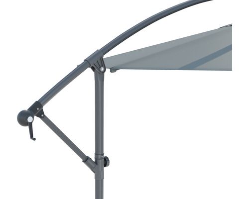 Detailansicht eines Sonnenschirms mit Gestell und Schirmdach