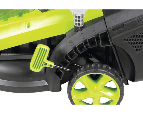 Detailansicht eines Rasenmähers mit Höhenverstellung