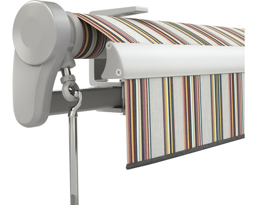 Detailansicht einer Markise mit Streifenmuster
