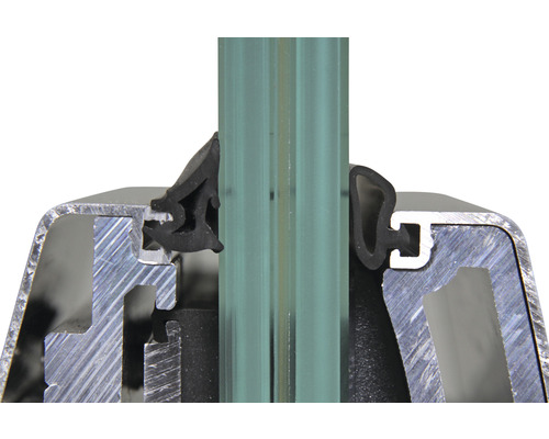 Detailaufnahme eines Fensterprofils mit Dichtung und Glas