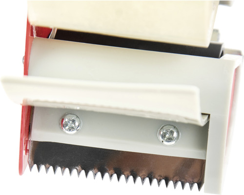 Detailansicht eines Klebebandabrollers mit gezackter Klinge