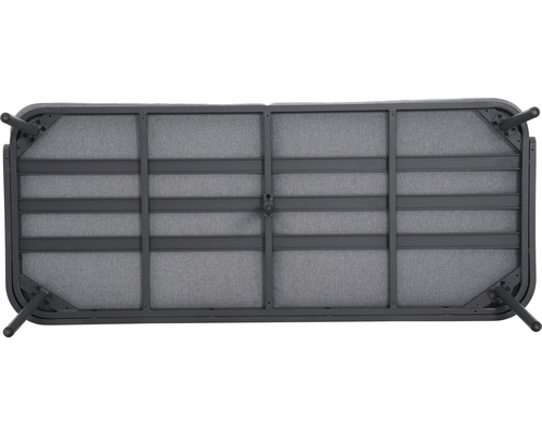 Unterseite eines Gartentisches mit Metallrahmen und Stoffbespannung