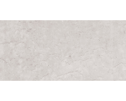 Nahaufnahme einer hellen Feinsteinzeugfliese mit dezenter Marmorierung