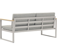 Rückansicht eines Gartensofas mit grauem Polster und Rahmen