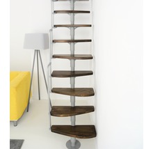 Raumspartreppe mit Holzstufen und Metallgeländer