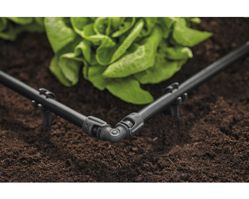 Bewässerungssystem Eckstück mit Tropfrohr im Gartenbeet