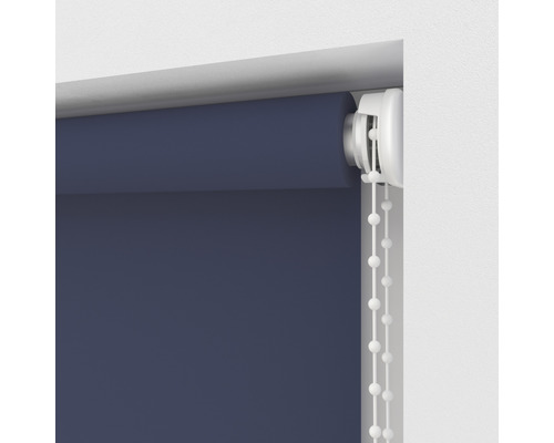 Dunkelblaue Fenster-Rollos mit Kettenzug